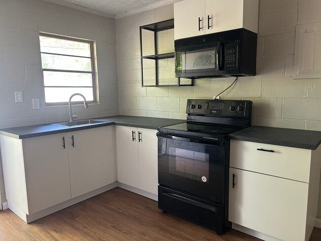 Building Photo - 13 Richard Allen Dr