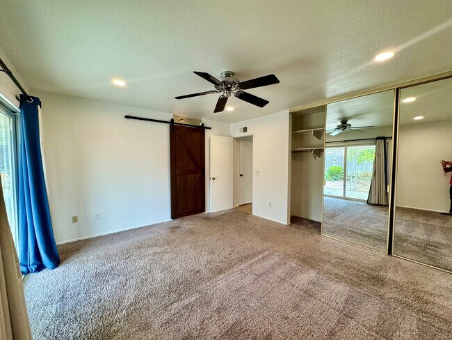 Building Photo - 2027 Fuerte Ln