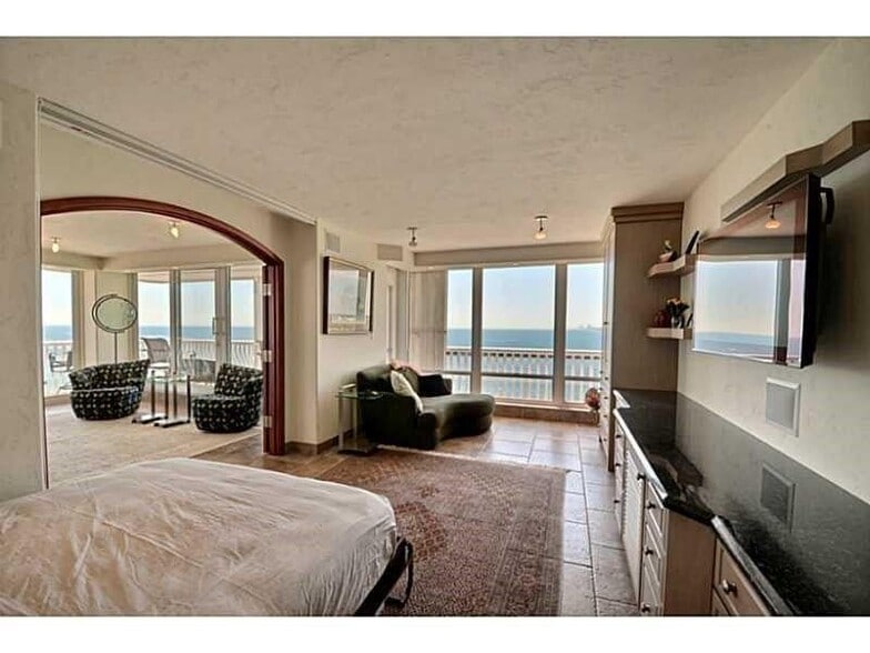 Building Photo - 2200 S Ocean Ln