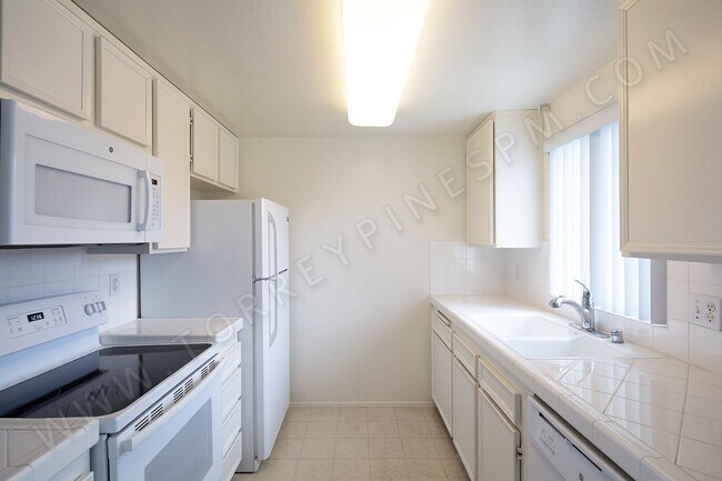 Building Photo - *OPEN HOUSE: 6/21 10-11AM* La Jolla 2 Br w...
