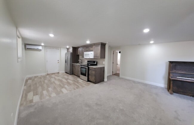 Building Photo - 1 Bedroom Apartment in Hildale, Don't miss out on this charming rental property! -Move In ready