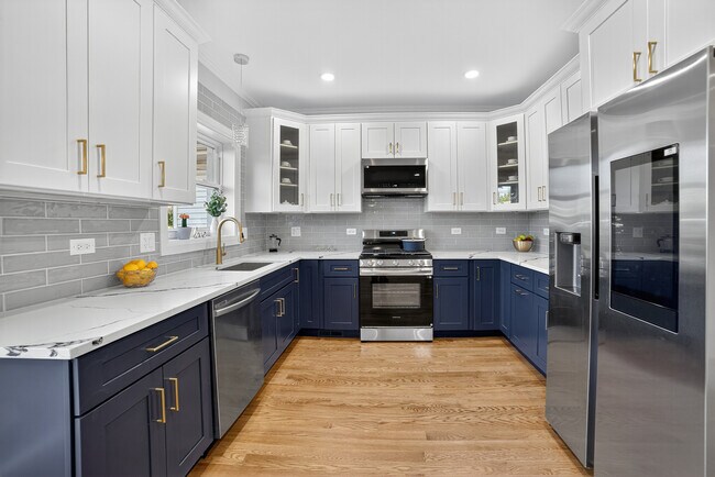 Building Photo - 3019 N Kenneth Ave