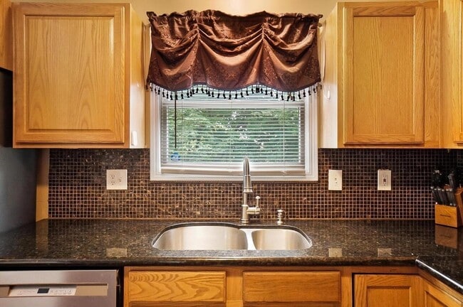 Building Photo - 5710 English Rose Dr