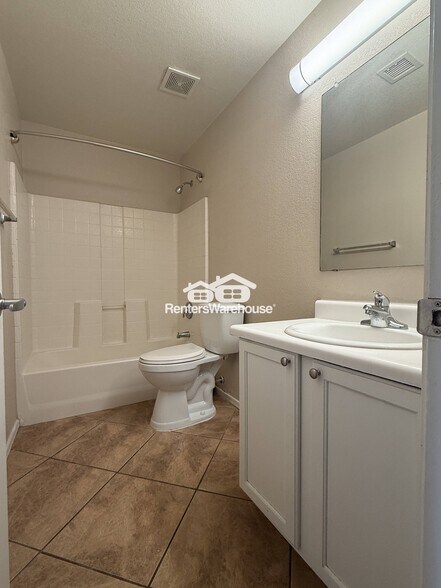 Building Photo - 2607 S 71st Dr