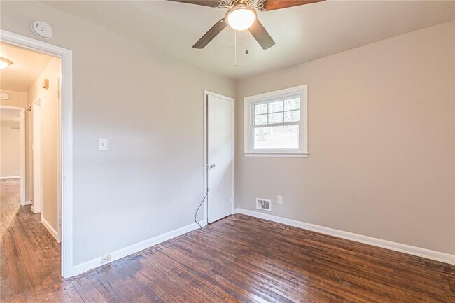 Building Photo - 149 Meadow Park Ln SW