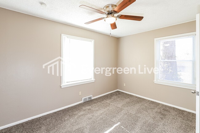 Building Photo - 10008 E 78 Terrace