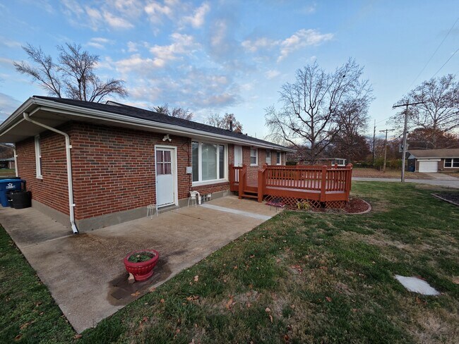 Building Photo - 1358 Highmont Dr