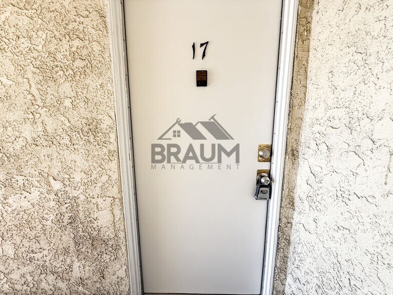 Building Photo - 4636 Laurel Canyon Blvd