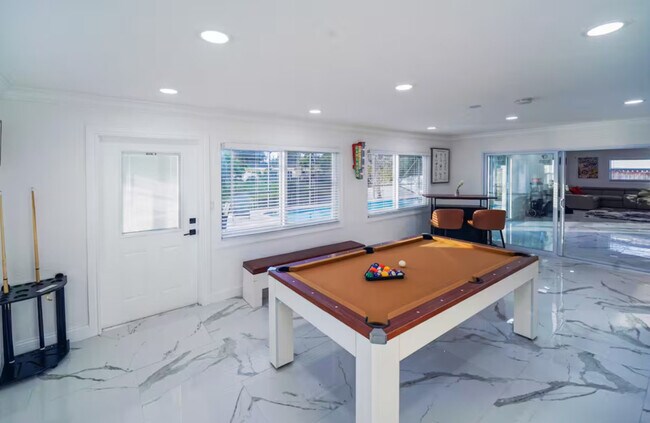 Building Photo - 651 NW 42nd Ave