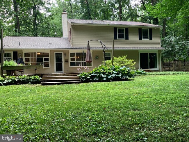 Building Photo - 413 Fruit Farm Rd