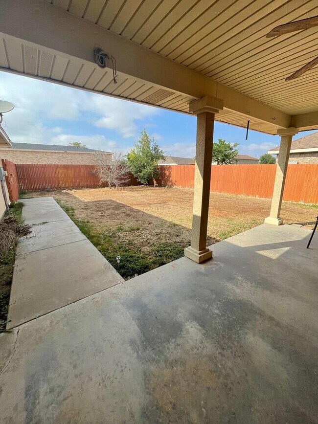 Building Photo - 7009 Stonegate Dr