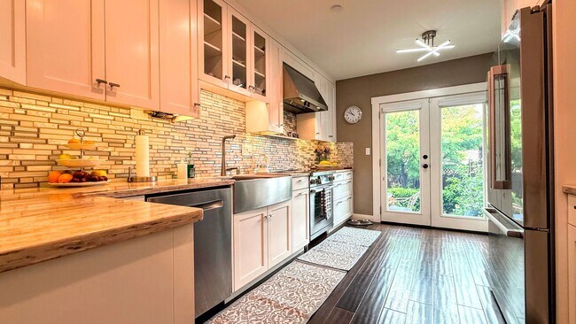 Building Photo - 2BD/3BA - Beautiful Gated Los Altos Condo with Detached Garage & Private Storage