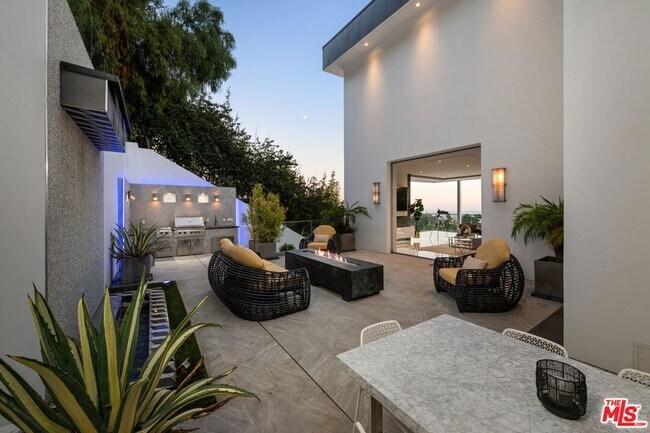 Building Photo - 7080 Mulholland Dr