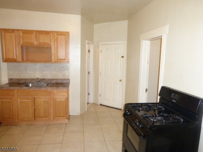 Building Photo - 204 DeMott Ave
