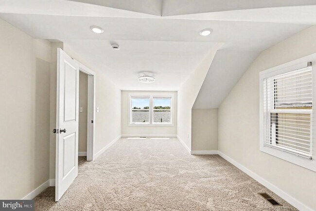 Building Photo - 9135 Cuckold Point Rd