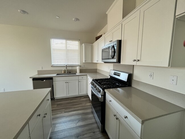 Building Photo - 680 Bilston Dr