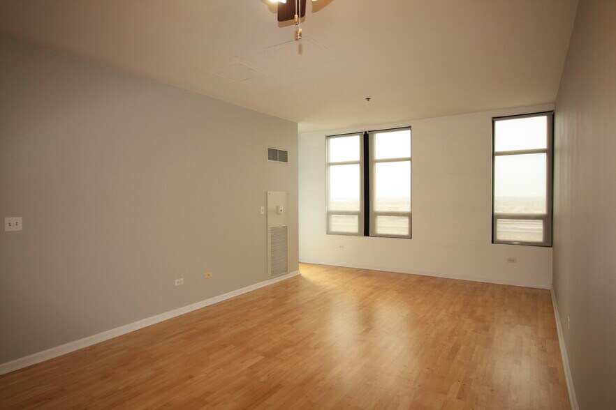 Building Photo - 1255 S State St