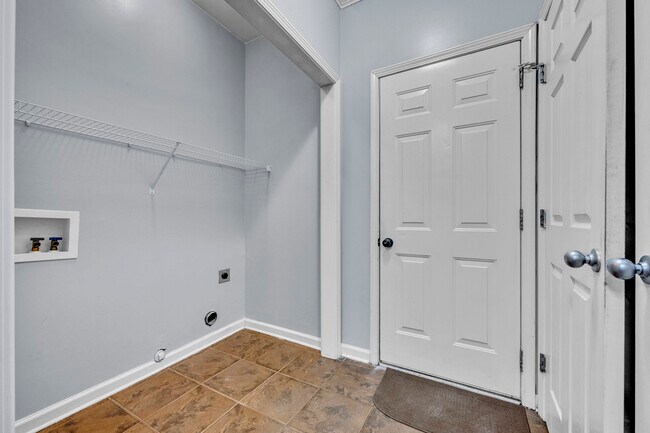 Building Photo - 3105 Vintage Way