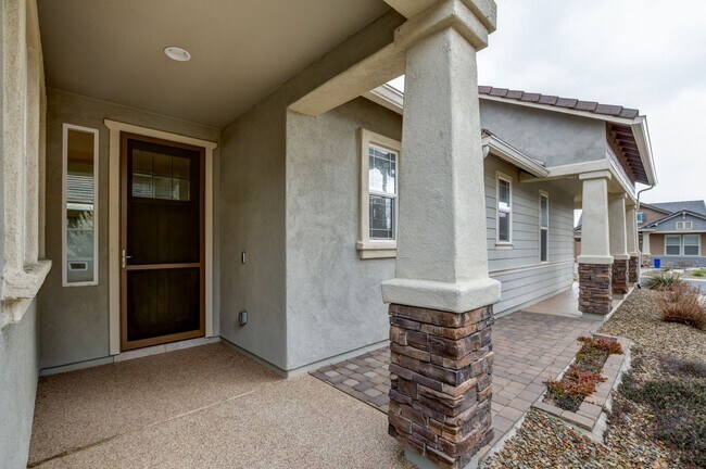 Building Photo - Well Appointed Home for Rent in Astoria!