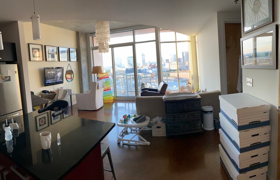 Building Photo - 600 12th Ave S