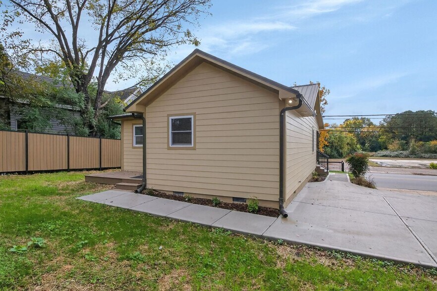 Building Photo - 509 Hoke St