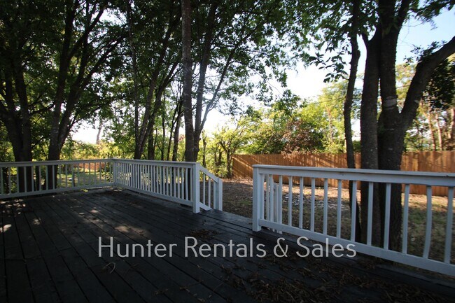 Building Photo - Won't Last!