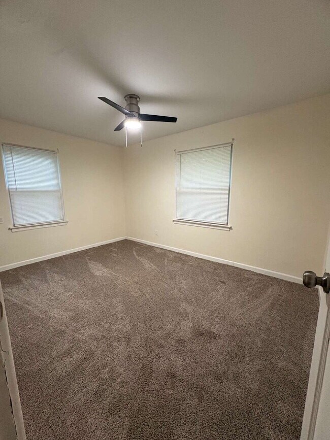 Building Photo - Freshly Remodeled 3BR on Quiet No-Through Street – Perfect Place to Put Down Long-Term Roots