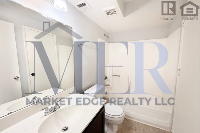 Building Photo - 2Bed/1Bath Condo at Peoria/53rd Ave! Ready...