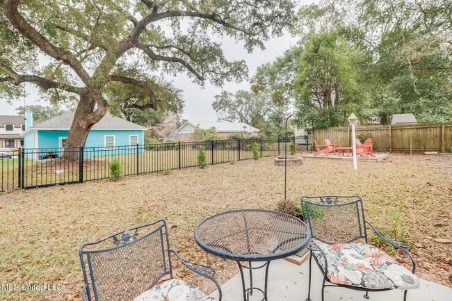 Building Photo - 419 E Second Street Unit