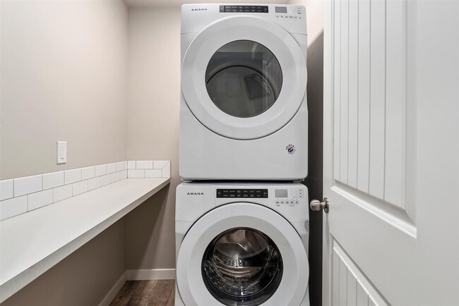 Building Photo - ? MOVE IN SPECIAL! ? $99.00 1st month rent...