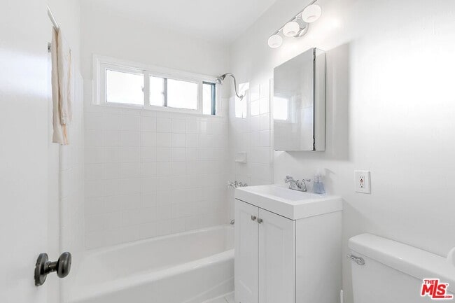 Building Photo - 2033 Euclid St