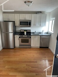 Building Photo - Beautiful 1 Bed Right In The Heart Of Walt...