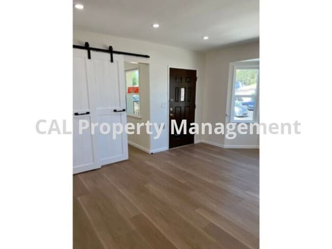 Building Photo - Burbank House for Rent in Great Location!