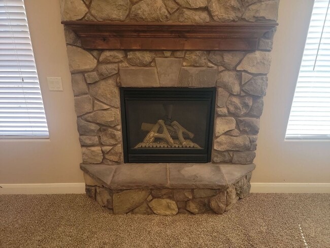 Building Photo - Gorgeous 6 Bedroom Home in Washington!
