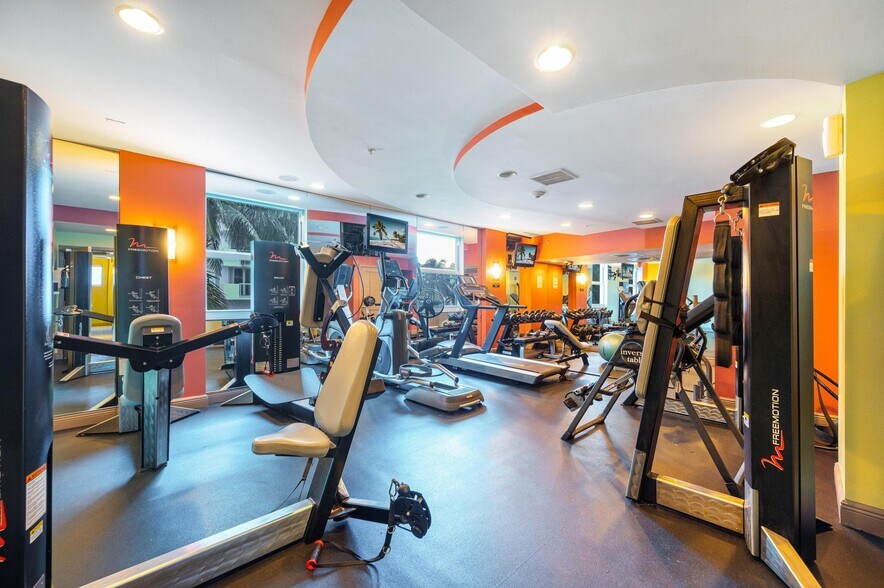 Building Photo - 9172 Collins Ave