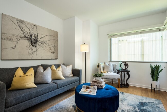 Building Photo - 333 1st St