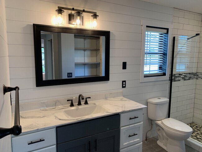 SHIPLAP WALLS - 713 Washington St