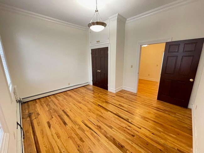 Building Photo - 145 Grand St