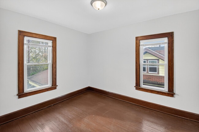 Building Photo - 1927 Harriet St