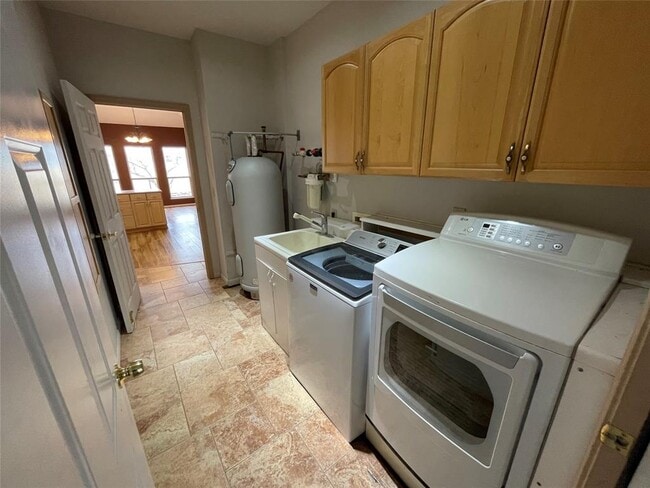 Building Photo - 10106 Schmidt Ln