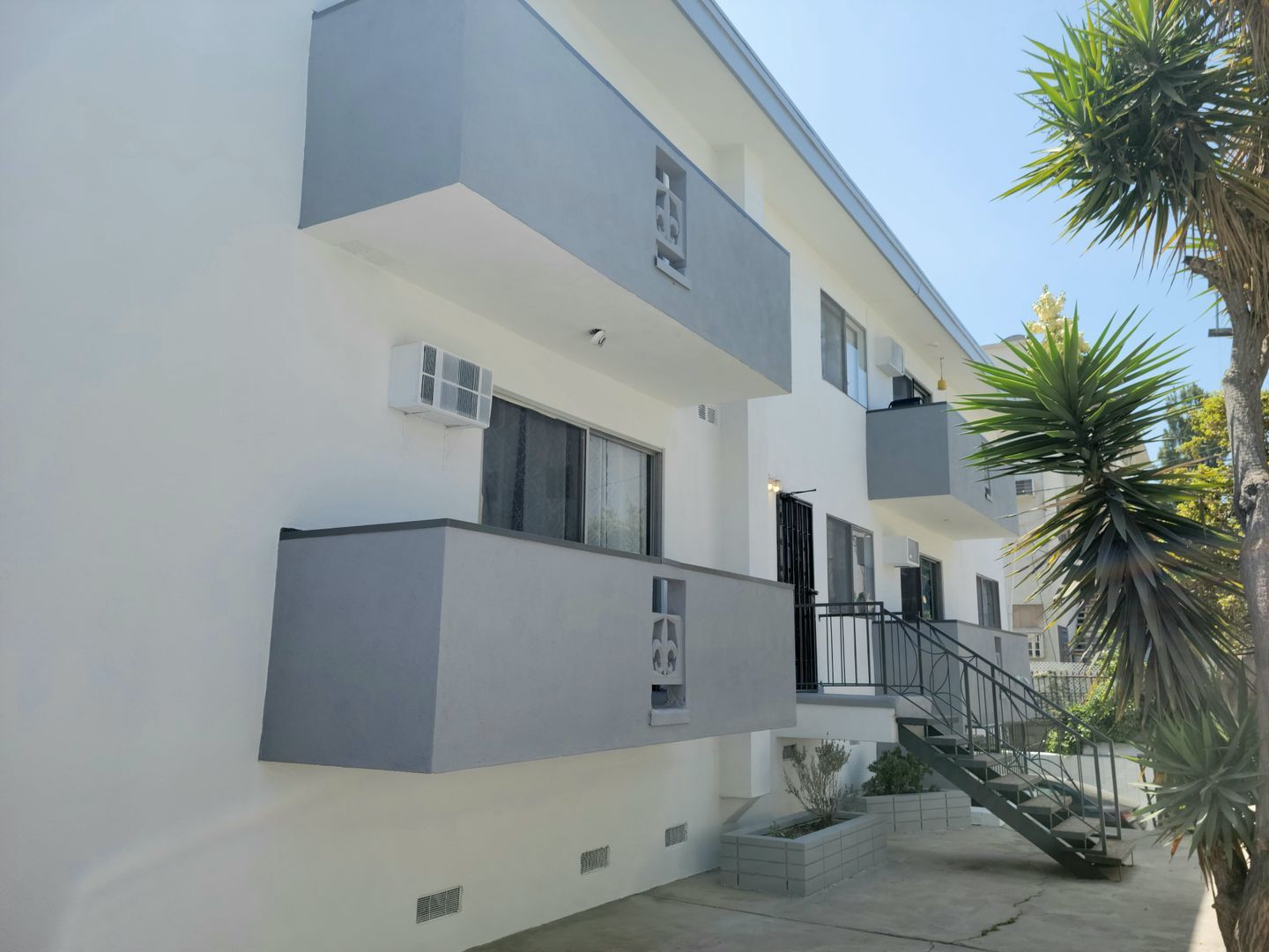 Building Photo - 825 S Bedford St