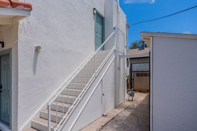 Building Photo - 804-870 10th St