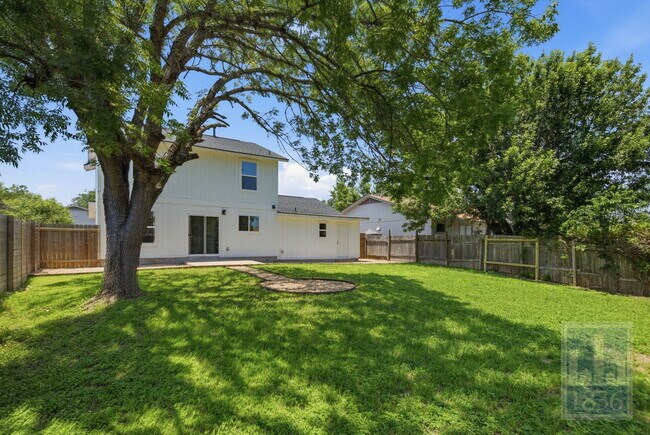 Building Photo - 3610 Alexandria Dr
