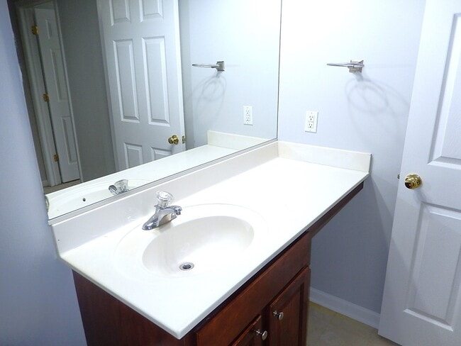 Building Photo - 3335 Archdale Dr