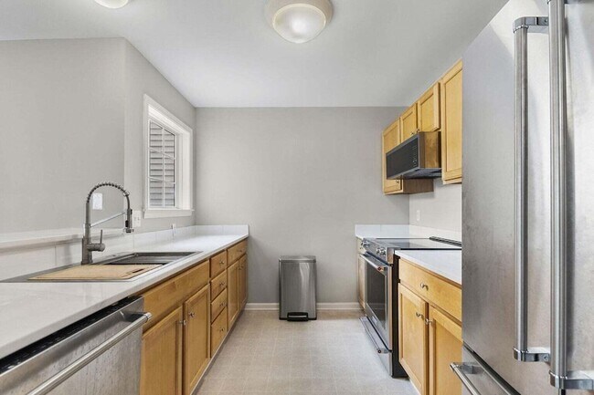 Building Photo - 2777 Barclay Way