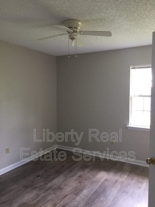 Building Photo - 936 Poppleton Dr