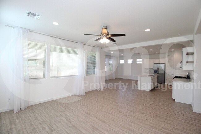 Building Photo - 2438 E Warbler Rd