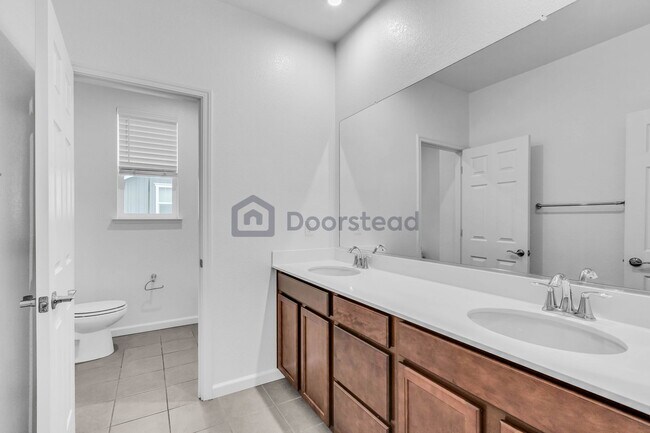 Building Photo - 1056 Knox Way