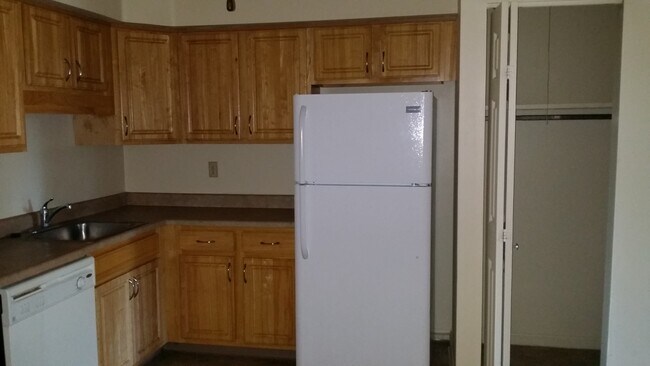 Building Photo - Gladeside Apartments