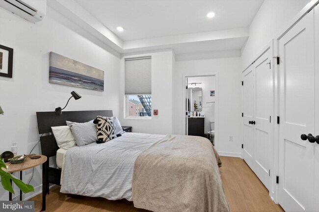 Building Photo - 1134 Pine St